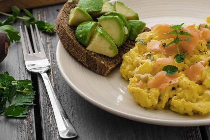 upfit-lach-avocado-rührei-rezept